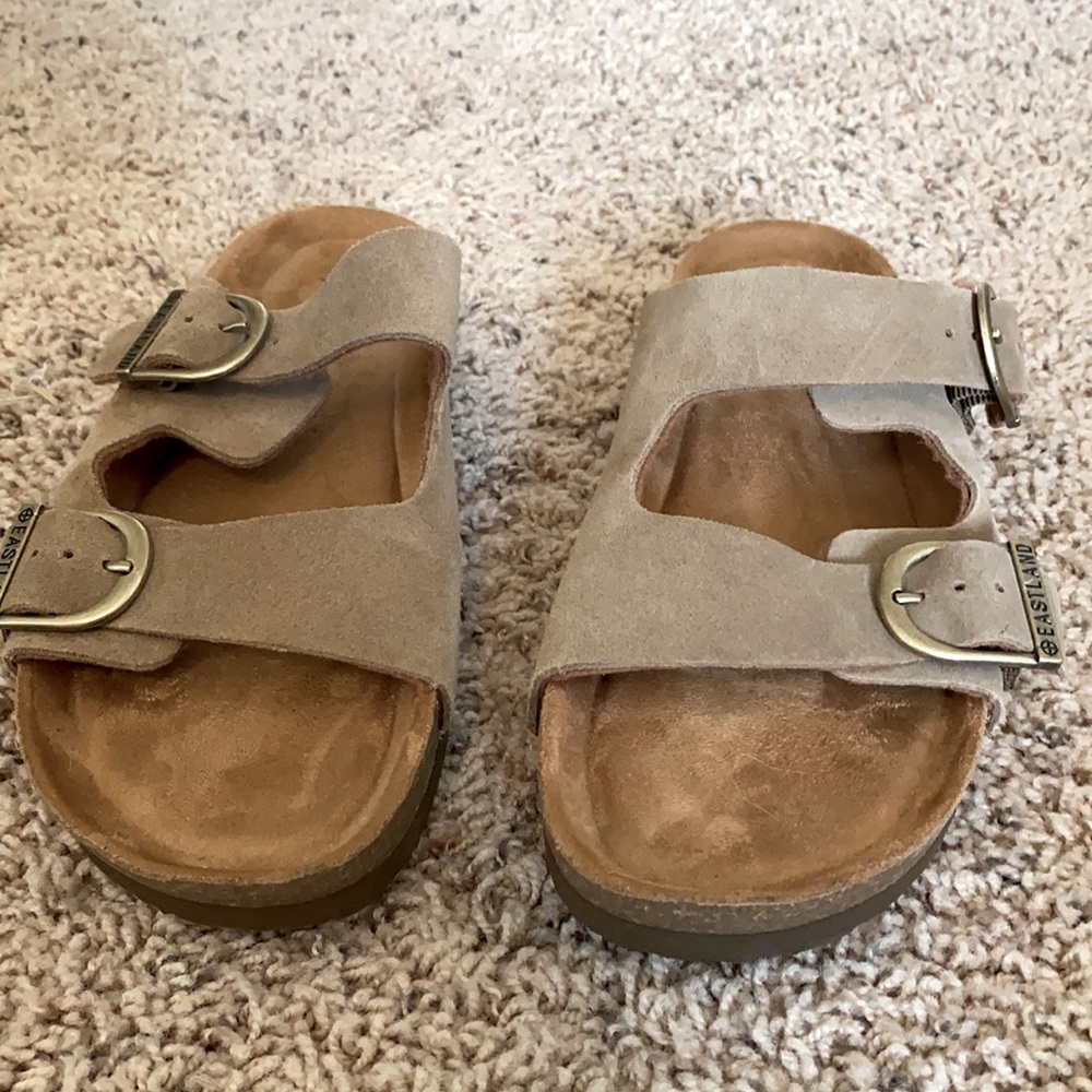 Eastland women’s leather sandal